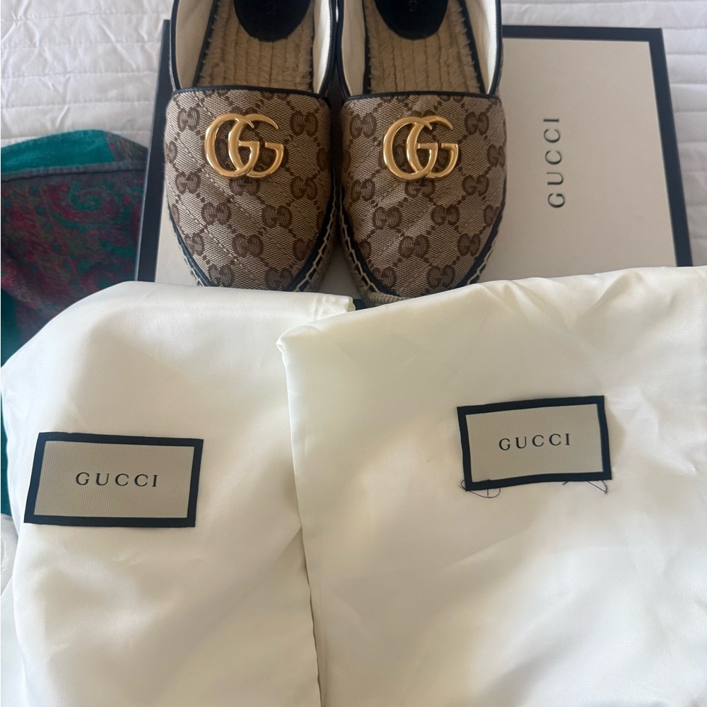 Gucci Women's Brown Espadrilles with Gold Logo - Picture 2 of 9